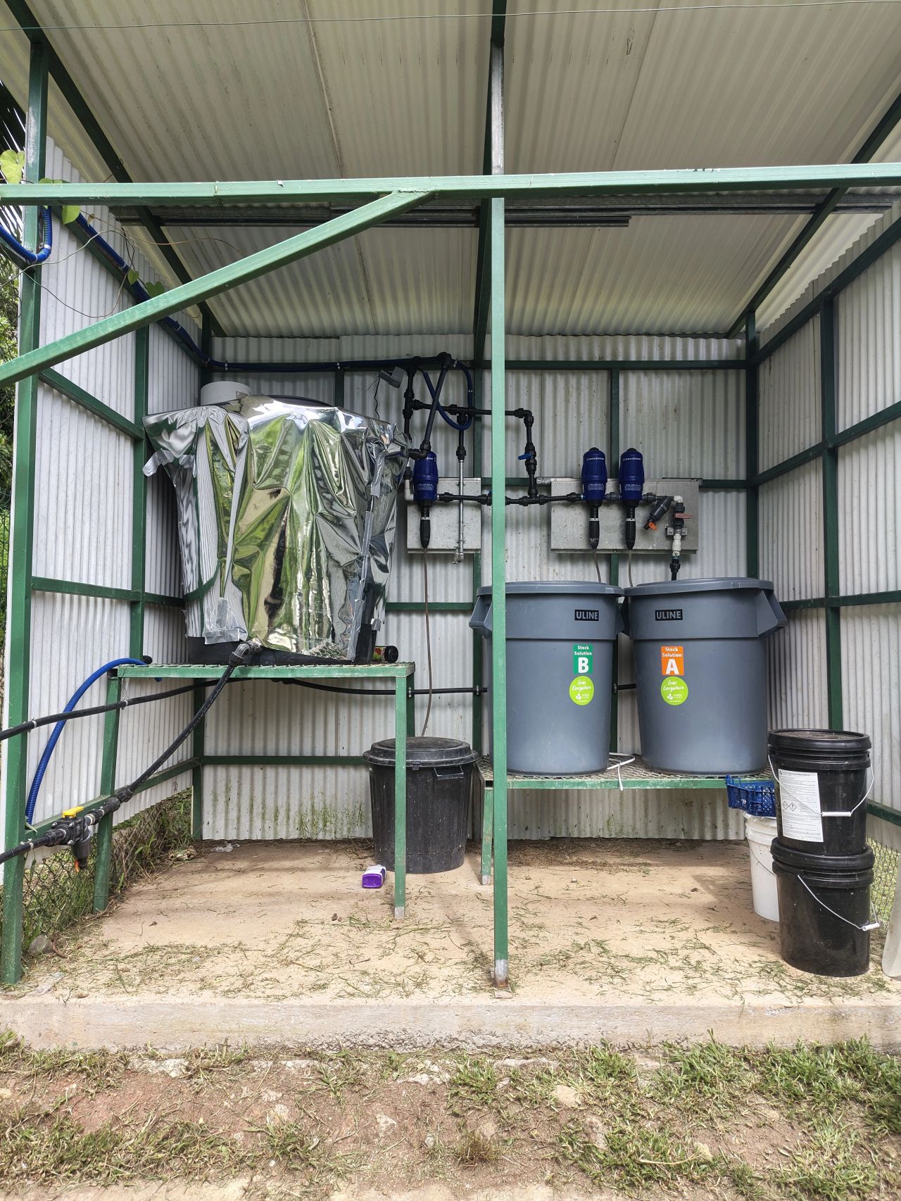 Experiment with the nutrient solution delivery system at the hydroponic farm in Tahiti